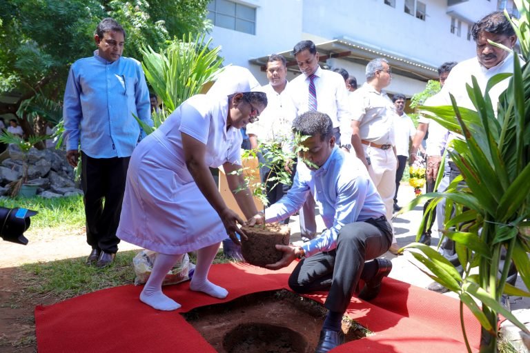 நேற்றைய தினம் எமது வைத்தியசாலைக்கு சுகாதார அமைச்சர் நளிந்த ஜயதிஸ்ஸ வருகைதந்தார்